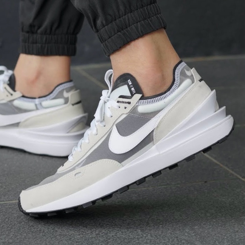 Nike men’s Waffle One sneaker shoes in Summit white, size 8